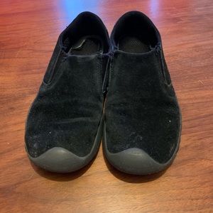 Size 4 black keens